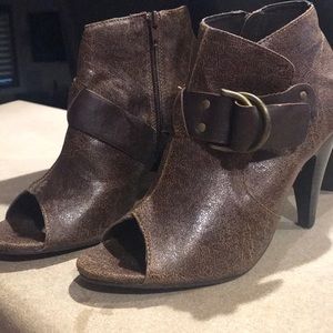 Peep toe bootie style shoe